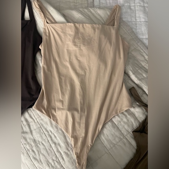 SKIMS Fits Everybody Square Neck Sleeveless Bodysuit in Clay Size Large - Picture 3 of 3
